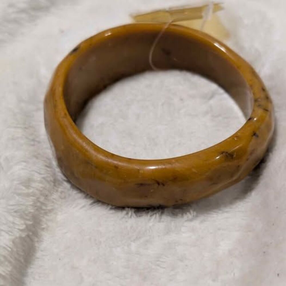 NWT EsMor Mustard Tan Faux Stone Chunky Resin Bangle Bracelet